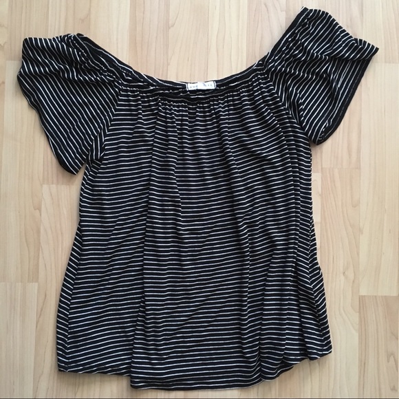 NWOT Off-shoulder black white striped Socialite - Picture 2 of 3